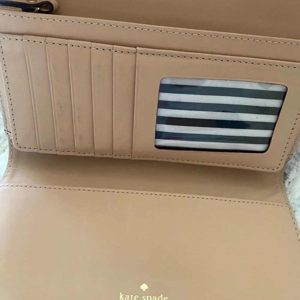 Kate Spade Southport Avenue Sandra Beige and Black Women's Wallet